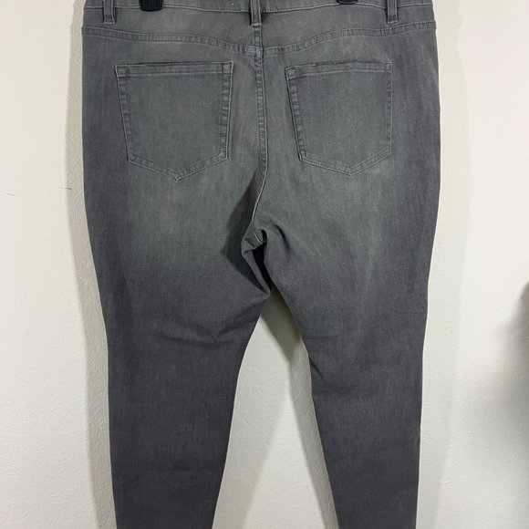 NWOT Lane Bryant Bundle of 2 Jeans Size 18 Light Black Skinny Jeans Cropped Jean - Picture 14 of 15